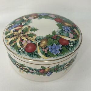 Mikasa Christmas Bouquet Trinket Box Candy Dish Lid Made Japan 4 3/4 In Round